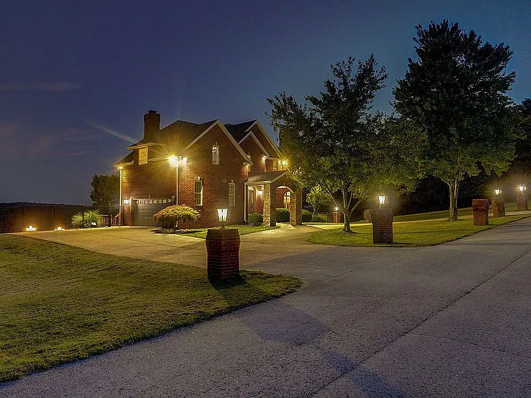 Owner Financing "Golf Course" Entertainers Dream Home